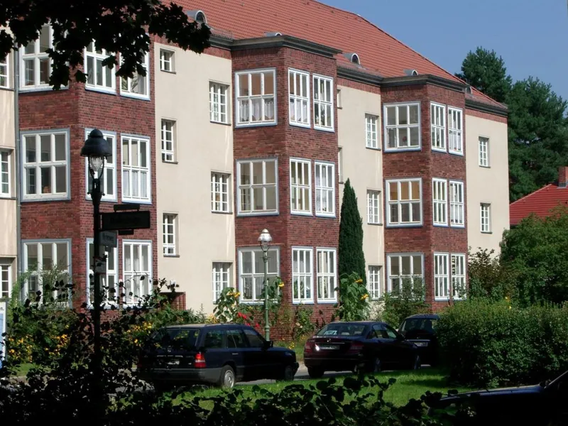 Ruhige, sonnige 2-Zimmer-Wohnung in Berlin-Tegel, provisionsfrei — photo 1